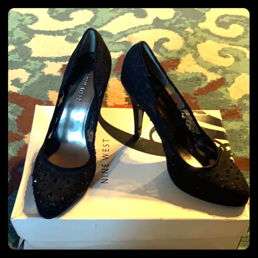 Size 7 Nine West heels black lace